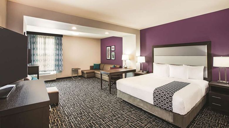 <b>La Quinta Inn & Suites La Plaza Mall Room</b>. Images powered by <a href="https://iceportal.shijigroup.com/" title="IcePortal" target="_blank">IcePortal</a>.