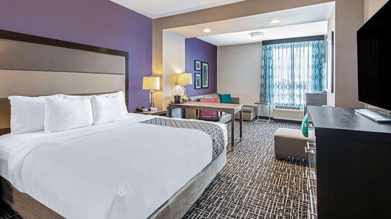 <b>La Quinta Inn & Suites La Plaza Mall Suite</b>. Images powered by <a href="https://iceportal.shijigroup.com/" title="IcePortal" target="_blank">IcePortal</a>.
