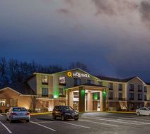 La Quinta Inn & Suites Plainfield Casino Exterior