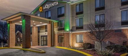 La Quinta Inn & Suites Plainfield Casino Exterior