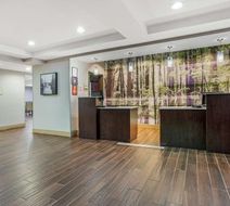 La Quinta Inn & Suites Plainfield Casino Lobby