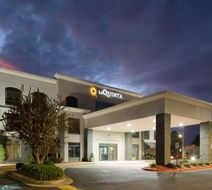 La Quinta Inn & Suites Kennesaw Exterior