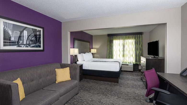 <b>La Quinta Inn & Suites Kennesaw Suite</b>. Images powered by <a href="https://iceportal.shijigroup.com/" title="IcePortal" target="_blank">IcePortal</a>.