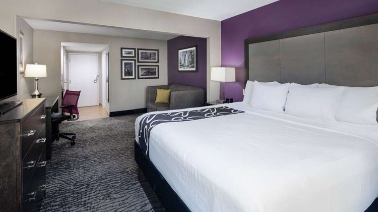 La Quinta Inn & Suites Kennesaw Suite