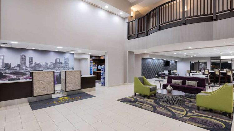 La Quinta Inn & Suites Kennesaw Lobby