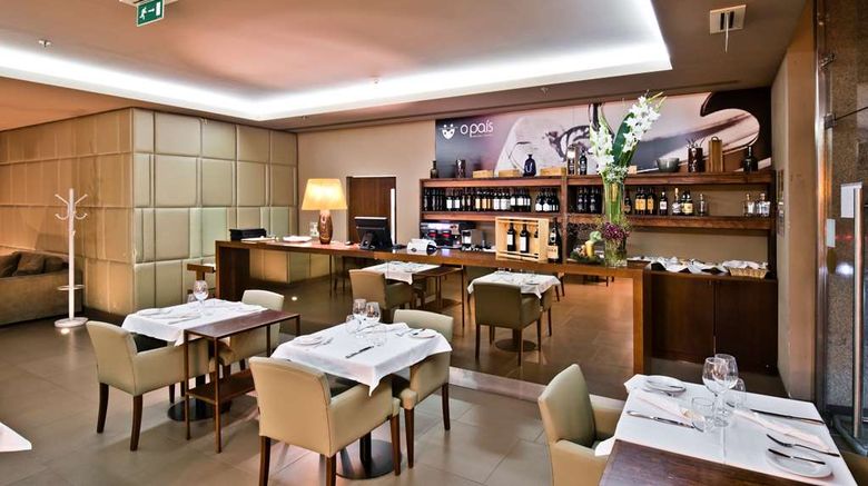 <b>Golden Tulip Sao Joao da Madeira Hotel Restaurant</b>. Images powered by <a href="https://iceportal.shijigroup.com/" title="IcePortal" target="_blank">IcePortal</a>.