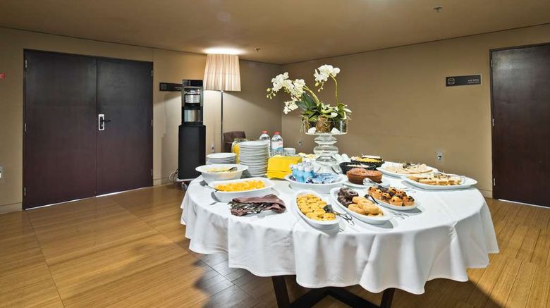 <b>Golden Tulip Sao Joao da Madeira Hotel Ballroom</b>. Images powered by <a href="https://iceportal.shijigroup.com/" title="IcePortal" target="_blank">IcePortal</a>.