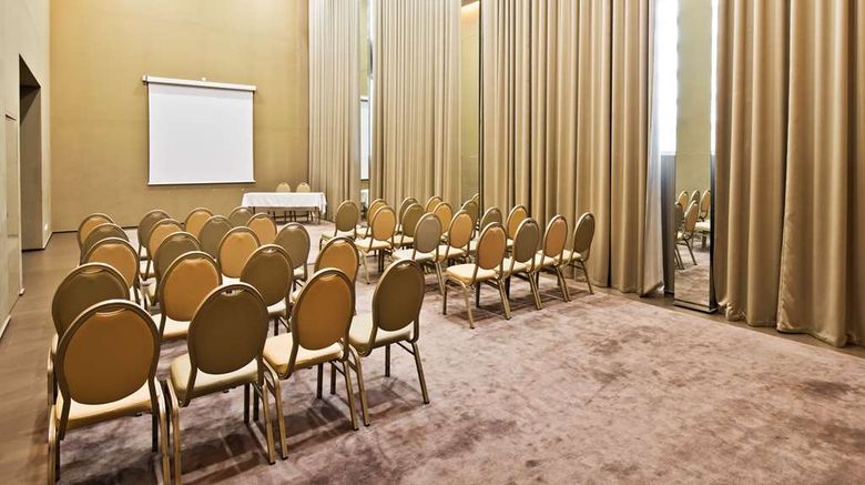 <b>Golden Tulip Sao Joao da Madeira Hotel Meeting</b>. Images powered by <a href="https://iceportal.shijigroup.com/" title="IcePortal" target="_blank">IcePortal</a>.