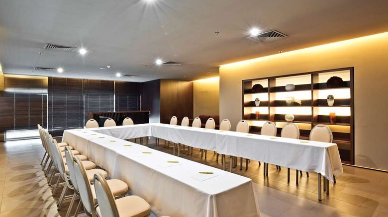 <b>Golden Tulip Sao Joao da Madeira Hotel Meeting</b>. Images powered by <a href="https://iceportal.shijigroup.com/" title="IcePortal" target="_blank">IcePortal</a>.
