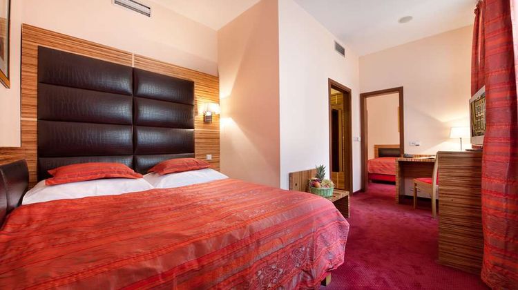 EA Hotel Sonata Room