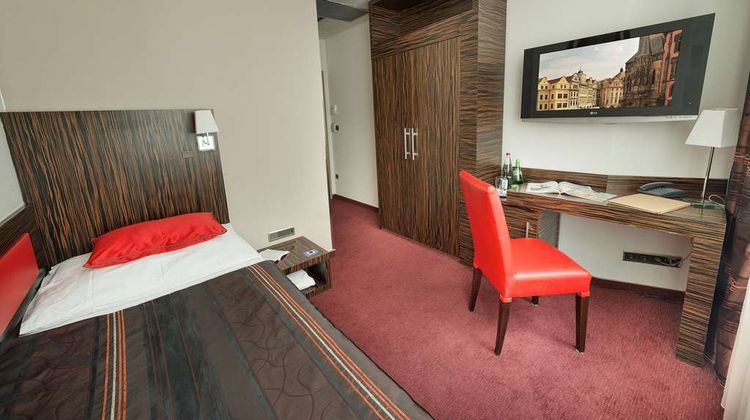EA Crystal Palace Room