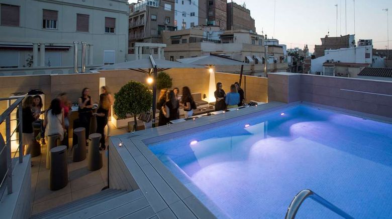 <b>Hotel Vincci Mercat Pool</b>. Images powered by <a href="https://iceportal.shijigroup.com/" title="IcePortal" target="_blank">IcePortal</a>.