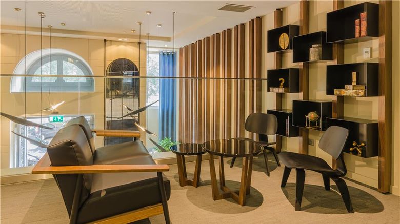 <b>Hotel Vincci Liberdade Lobby</b>. Images powered by <a href="https://iceportal.shijigroup.com/" title="IcePortal" target="_blank">IcePortal</a>.