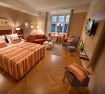 EA Hotel Julis Room