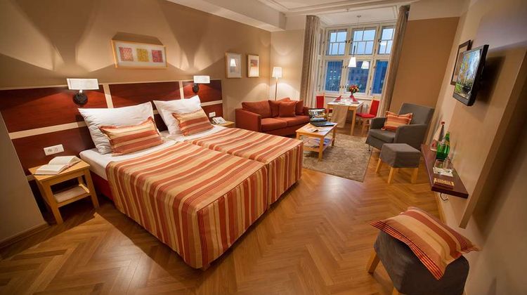 EA Hotel Julis Room