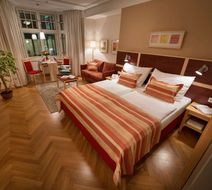 EA Hotel Julis Room