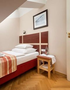 EA Hotel Julis