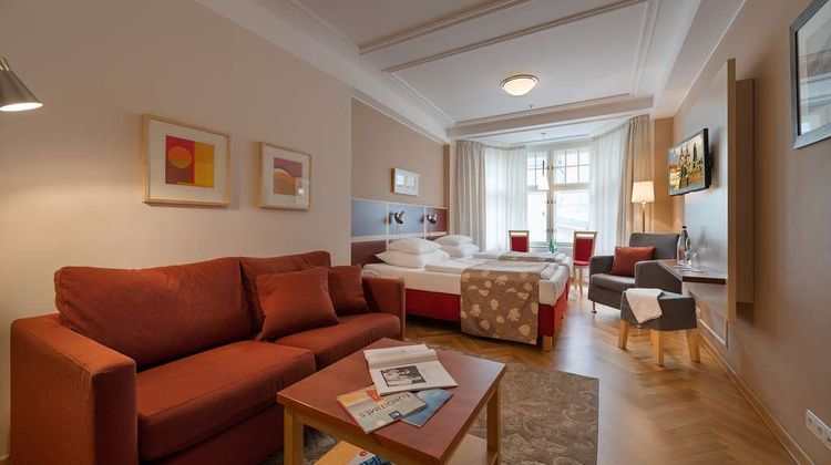 EA Hotel Julis Room