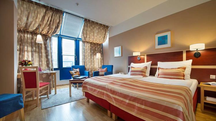 EA Hotel Julis Room