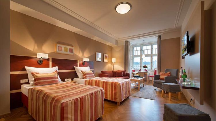 EA Hotel Julis Room