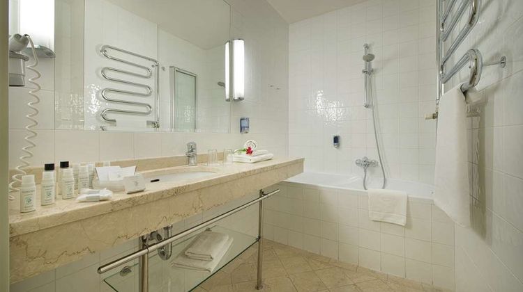EA Hotel Julis Room