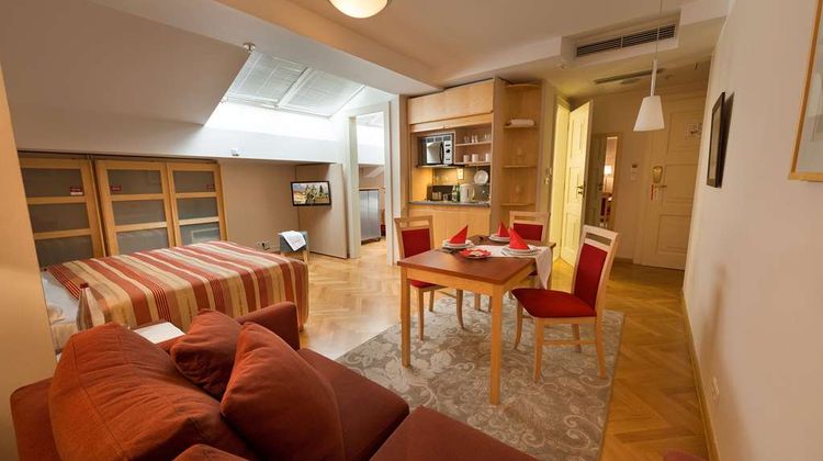 EA Hotel Julis Room