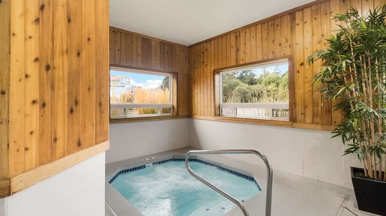 <b>Best Western McMinnville Inn Pool</b>. Images powered by <a href="https://iceportal.shijigroup.com/" title="IcePortal" target="_blank">IcePortal</a>.