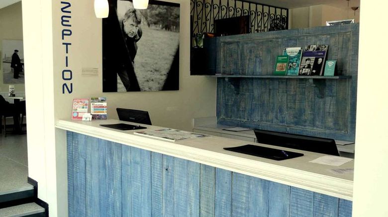 <b>IBB Blue Hotel Berlin Airport Lobby</b>. Images powered by <a href="https://iceportal.shijigroup.com/" title="IcePortal" target="_blank">IcePortal</a>.