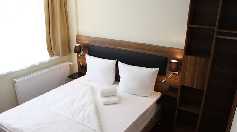 <b>IBB Blue Hotel Berlin Airport Room</b>. Images powered by <a href="https://iceportal.shijigroup.com/" title="IcePortal" target="_blank">IcePortal</a>.