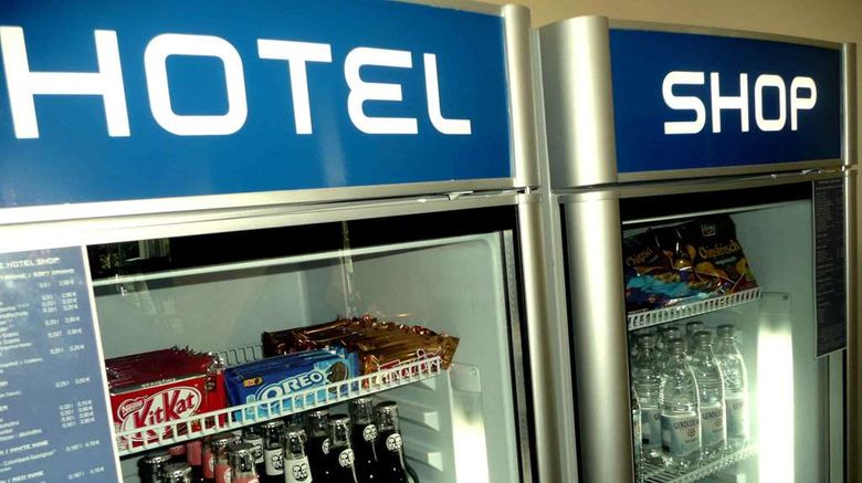 <b>IBB Blue Hotel Berlin Airport Restaurant</b>. Images powered by <a href="https://iceportal.shijigroup.com/" title="IcePortal" target="_blank">IcePortal</a>.