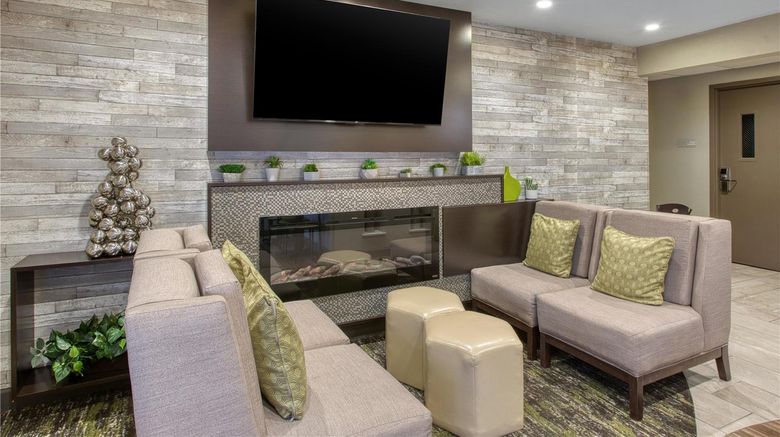 <b>Best Western North Phoenix Hotel Lobby</b>. Images powered by <a href="https://iceportal.shijigroup.com/" title="IcePortal" target="_blank">IcePortal</a>.