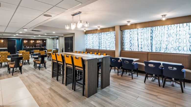 <b>Best Western Plus Bloomington East Hotel Restaurant</b>. Images powered by <a href="https://iceportal.shijigroup.com/" title="IcePortal" target="_blank">IcePortal</a>.