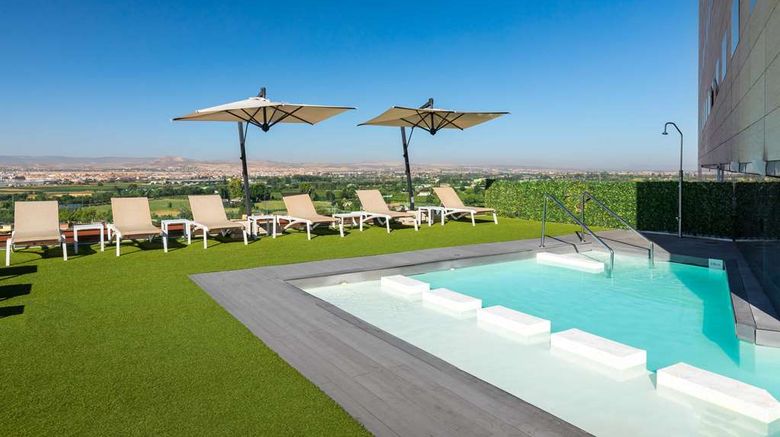 <b>Hotel Barcelo Granada Congress Pool</b>. Images powered by <a href="https://iceportal.shijigroup.com/" title="IcePortal" target="_blank">IcePortal</a>.