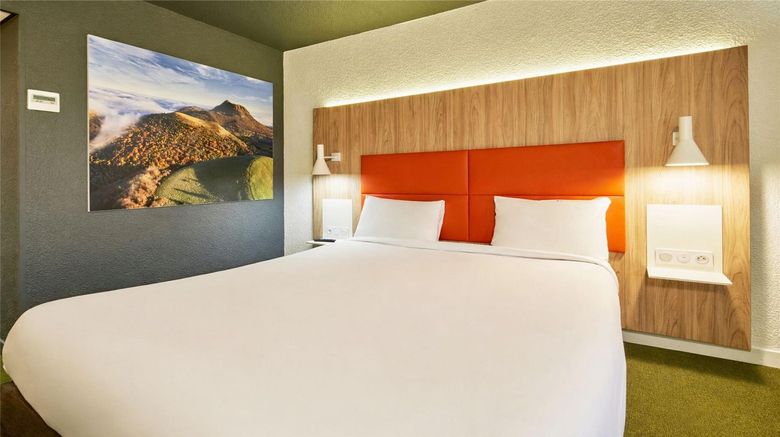<b>Kyriad Clermont Ferrand Nord Riom Room</b>. Images powered by <a href="https://iceportal.shijigroup.com/" title="IcePortal" target="_blank">IcePortal</a>.