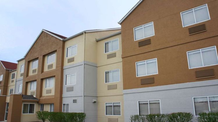 La Quinta Inn & Suites Emporia Exterior