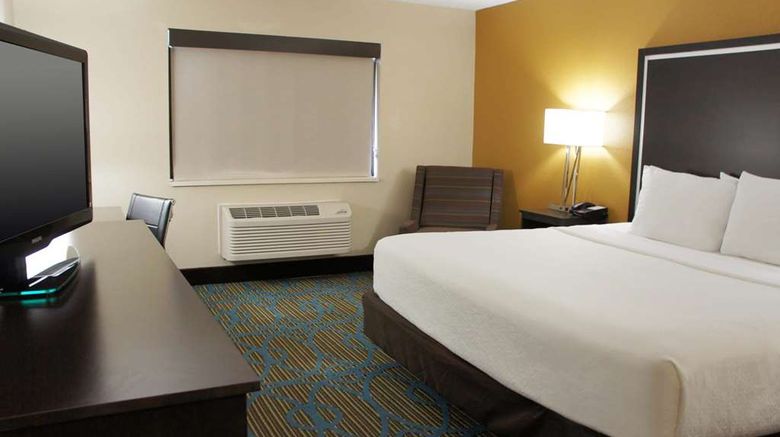 <b>La Quinta Inn & Suites Emporia Room</b>. Images powered by <a href="https://iceportal.shijigroup.com/" title="IcePortal" target="_blank">IcePortal</a>.