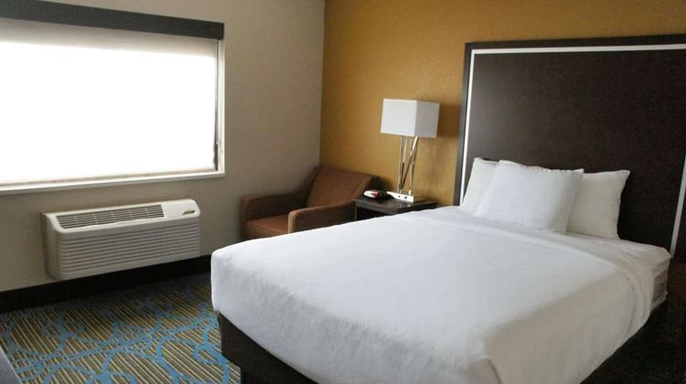 La Quinta Inn & Suites Emporia Room