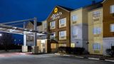 La Quinta Inn & Suites Emporia Exterior