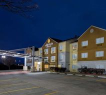 La Quinta Inn & Suites Emporia Exterior