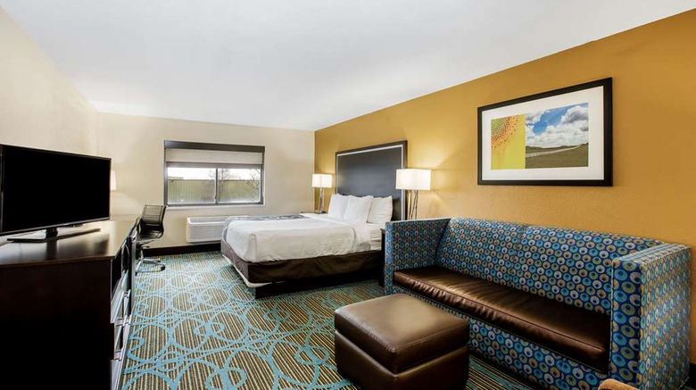 <b>La Quinta Inn & Suites Emporia Suite</b>. Images powered by <a href="https://iceportal.shijigroup.com/" title="IcePortal" target="_blank">IcePortal</a>.