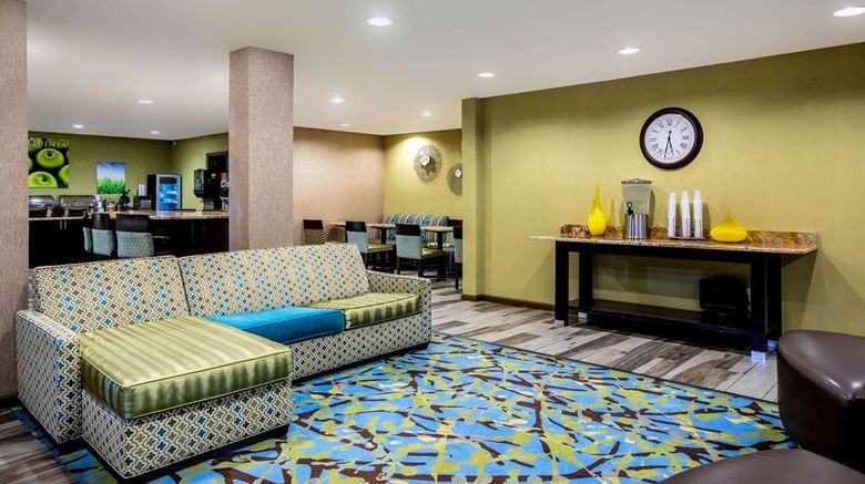 <b>La Quinta Inn & Suites Emporia Lobby</b>. Images powered by <a href="https://iceportal.shijigroup.com/" title="IcePortal" target="_blank">IcePortal</a>.