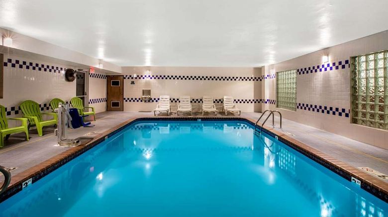 <b>La Quinta Inn & Suites Emporia Pool</b>. Images powered by <a href="https://iceportal.shijigroup.com/" title="IcePortal" target="_blank">IcePortal</a>.