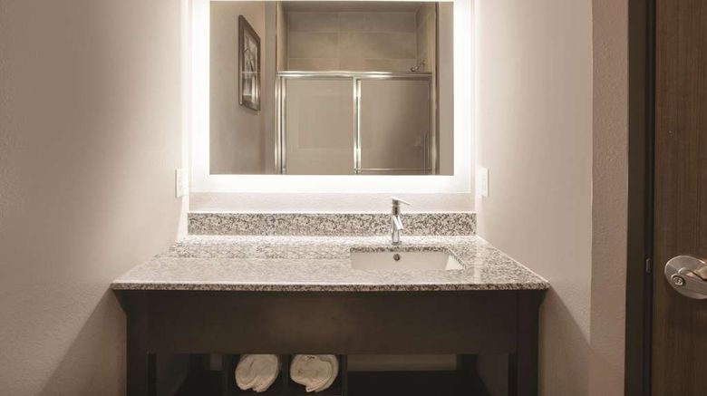 <b>La Quinta Inn & Suites Amarillo Mid City Room</b>. Images powered by <a href="https://iceportal.shijigroup.com/" title="IcePortal" target="_blank">IcePortal</a>.