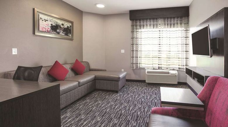 <b>La Quinta Inn & Suites Amarillo Mid City Room</b>. Images powered by <a href="https://iceportal.shijigroup.com/" title="IcePortal" target="_blank">IcePortal</a>.