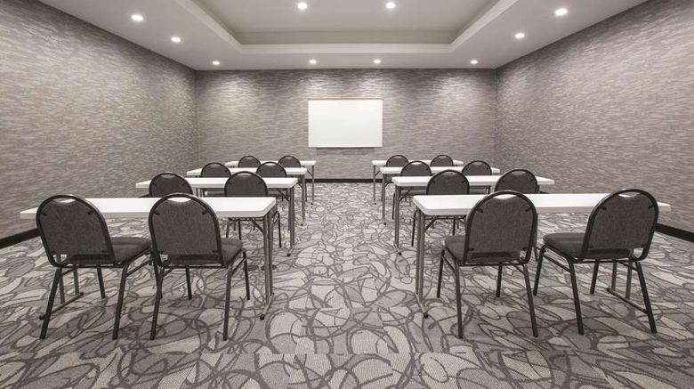 <b>La Quinta Inn & Suites Amarillo Mid City Meeting</b>. Images powered by <a href="https://iceportal.shijigroup.com/" title="IcePortal" target="_blank">IcePortal</a>.