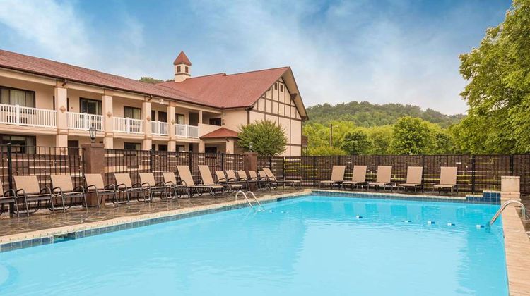 Baymont Inn & Sts Conference Cntr Alpine Pool