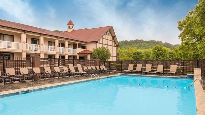 <b>Baymont Inn & Sts Conference Cntr Alpine Pool</b>. Images powered by <a href="https://iceportal.shijigroup.com/" title="IcePortal" target="_blank">IcePortal</a>.