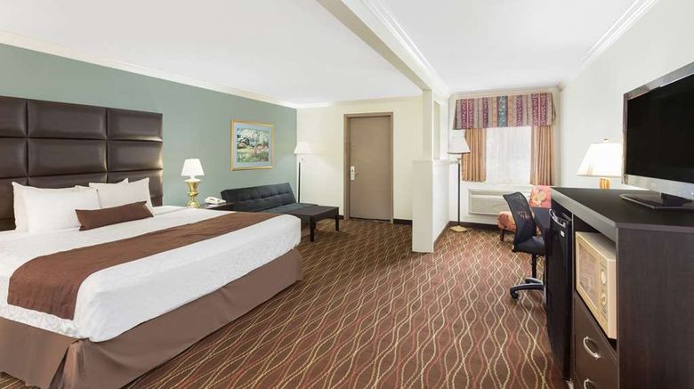 <b>Baymont Inn & Sts Conference Cntr Alpine Suite</b>. Images powered by <a href="https://iceportal.shijigroup.com/" title="IcePortal" target="_blank">IcePortal</a>.