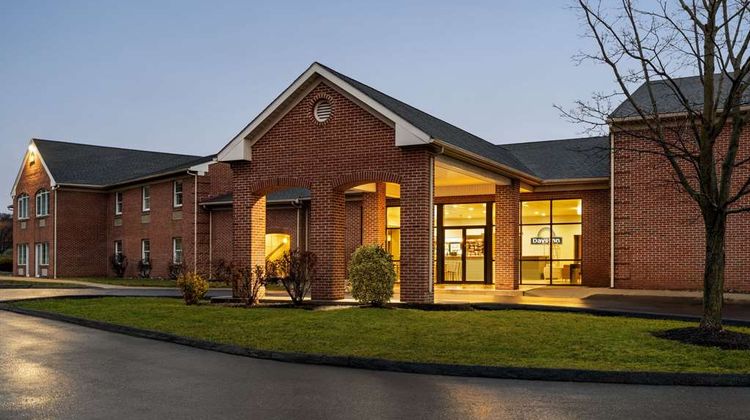 Days Inn Lancaster Amish Country Exterior