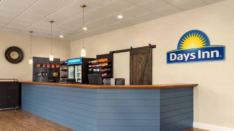 Days Inn Lancaster Amish Country Lobby
